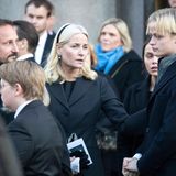 Prinzessin Mette-Marit und Prinz Haakon versuchen zu trösten, der Abschied scheint Marius aber besonders schwer zu fallen.