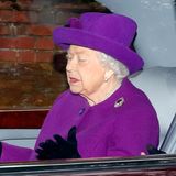 5. Januar 2020  Ooommm... Nach dem Sonntagsgottesdienst in Sandringham sieht es fast so aus, als würde Queen Elizabeth in ihrem Bentley meditieren. Dabei redet sie womöglich gerade nur mit ihrer Begleitung, während der Fotograf an der Kirche diesen Schnappschuss macht.