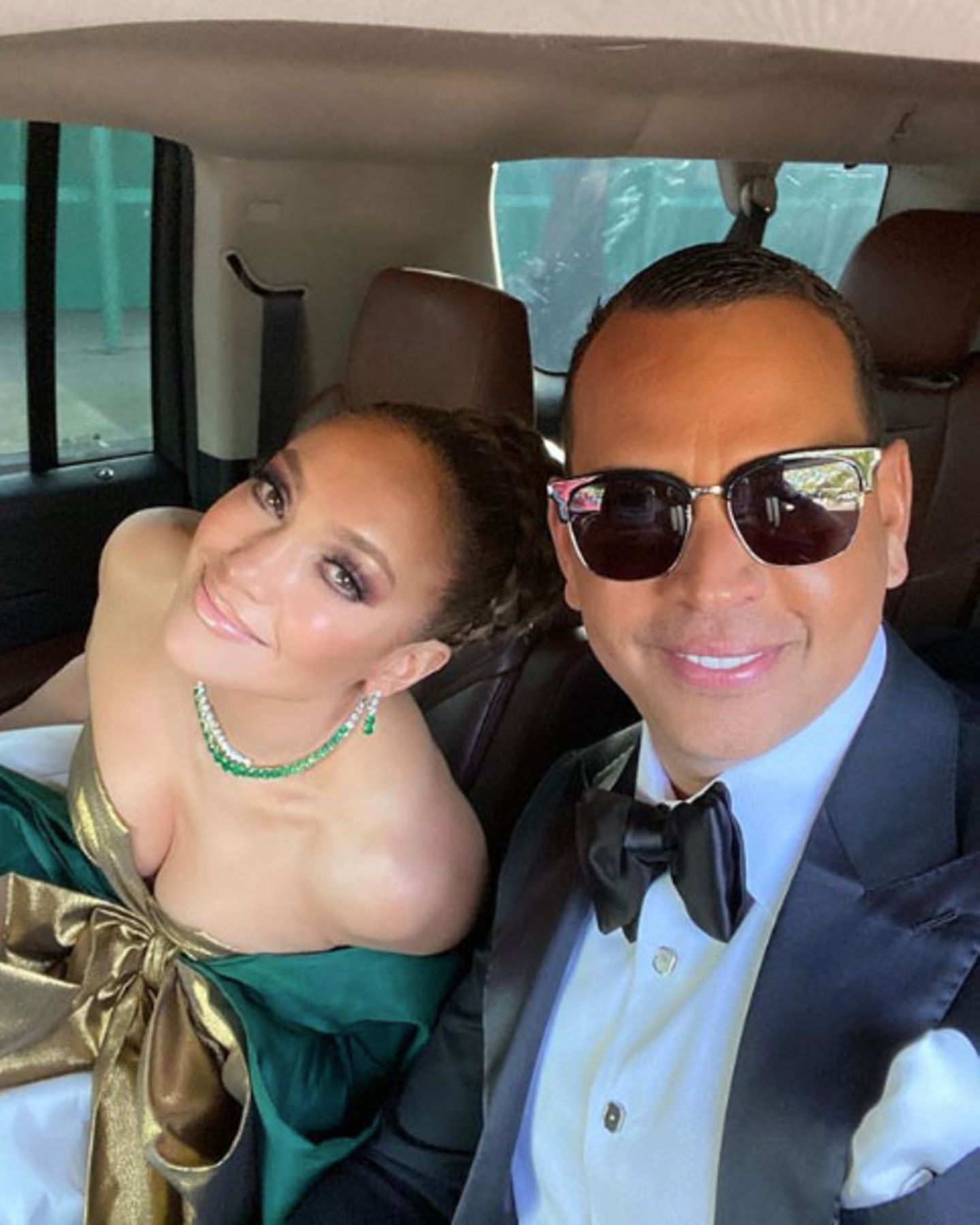 Auf den Weg zu der Verleihung der Golden Globes nehmen sich Jennifer Lopez und ihr Verlobter Alex Rodriguez noch einen kurzen Moment Zeit für ein süßes Pärchen-Selfie. Auch wenn J.Lo am Ende keinen Award für "Hustlers" bekommt, ihren Hauptgewinn hat sie bereits an ihrer Seite.