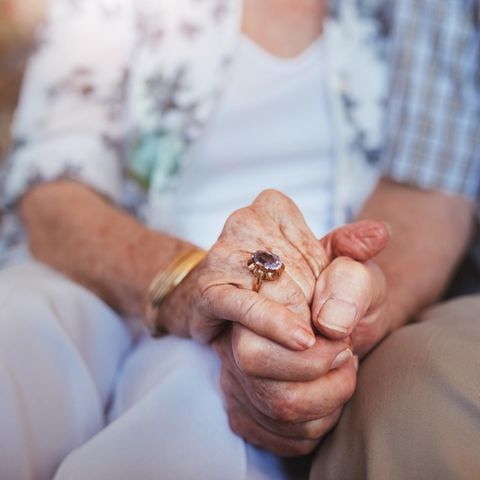Bill und Nancy hielten sich bis zum Schluss fest an den Händen (Symbolbild)
