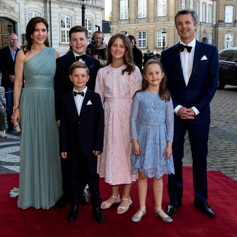 Prinzessin Mary mit ihren vier Kindern, Prinz Christian, Prinz Vincent, Prinzessin Isabella, Prinzessin Josephine und Prinz Frederik
