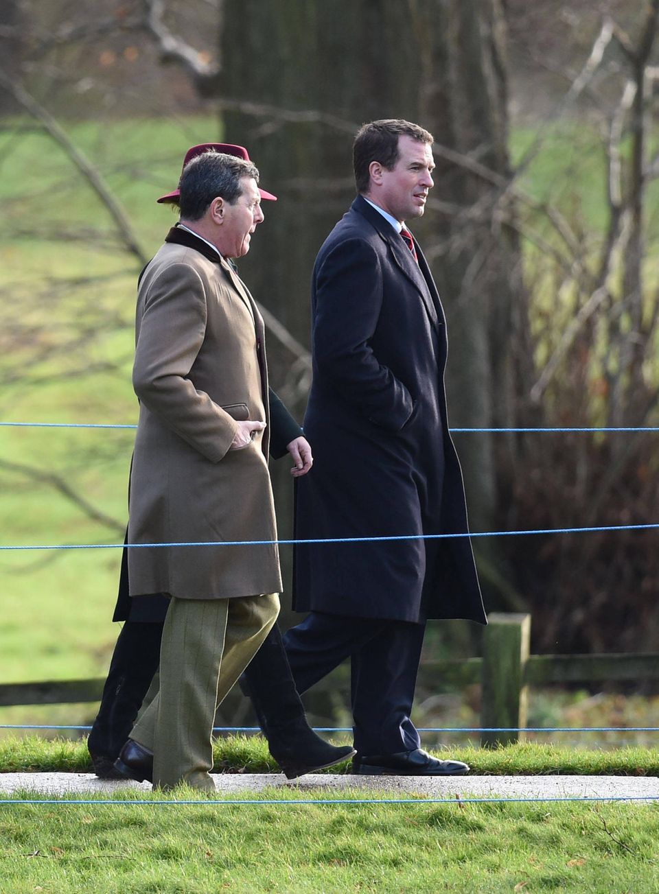 Rücktritt von Herzogin Meghan + Prinz Harry : Peter Phillips (r.) ist der Sohn von Prinzessin Anne und ihrem Ex-Ehemann Mark Phillips und unterstützt die Queen beim Gottesdienst mit seiner Anwesenheit. Peter Phillips (r.) ist der Sohn von Prinzessin Anne und ihrem Ex-Ehemann Mark Phillips.