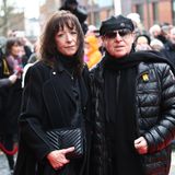 Jan Fedder (†): Auch Sänger Klaus Meine und seine Frau Gabi verabschieden sich von Jan Fedder.
