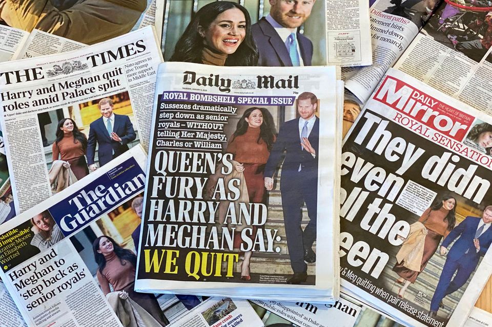 Der Rücktritt von Herzogin Meghan und Prinz Harry dominieren seit Tagen die Schlagzeilen in England.