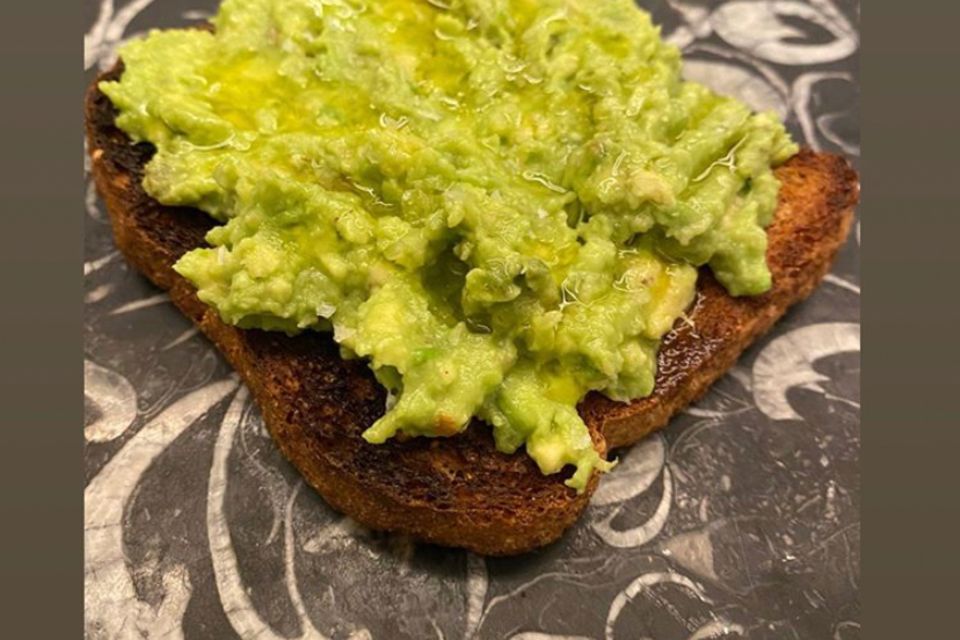 Victoria Beckham: Ezekiel-Brot mit Avocado Ezekiel-Brot mit Avocado