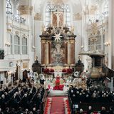 Jan Fedder (†): Jan Fedder hatte sich eine Trauerfeier im  Michel, dem Wahrzeichen Hamburgs, gewünscht. Dieser letzter Wunsch wird ihm nun erfüllt.