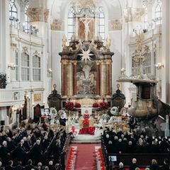 Jan Fedder (†): Jan Fedder hatte sich eine Trauerfeier im  Michel, dem Wahrzeichen Hamburgs, gewünscht. Dieser letzter Wunsch wird ihm nun erfüllt.