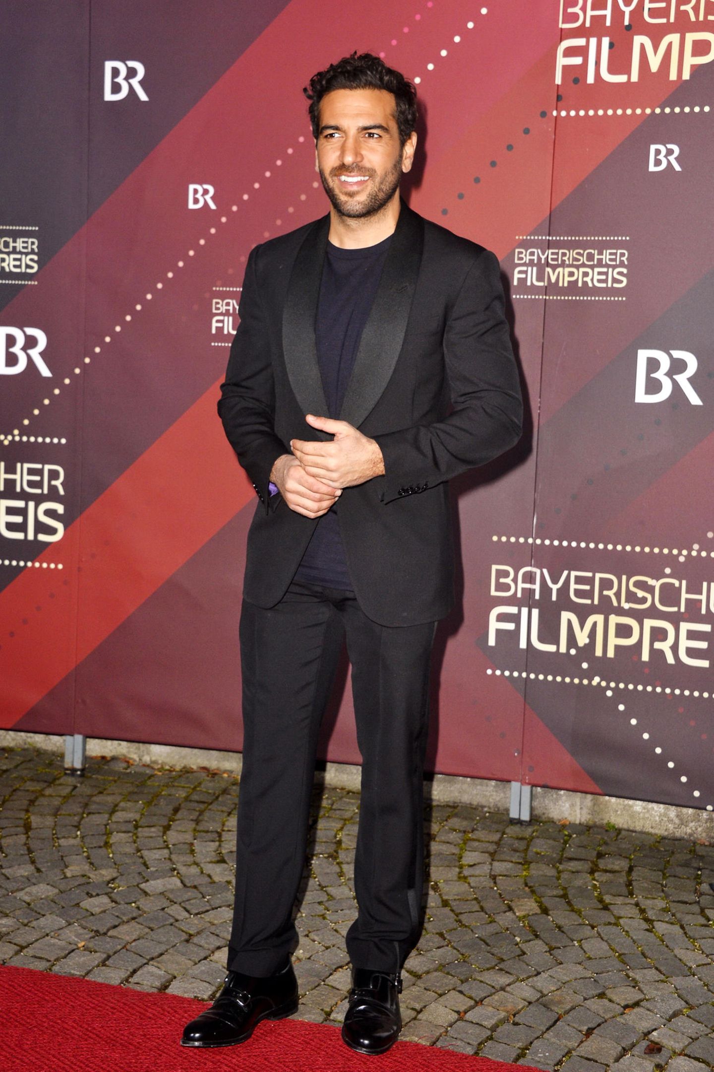 Schick in Schwarz: Elyas M'Barek ist nur einer der vielen Stargäste beim Bayerischen Filmpreis im Münchner Prinzregententheater.