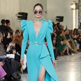 Der libanesische Modedesigner Ellie Saab kreiert Designs, die Stars auf der ganzen Welt lieben. In der kommenden Saison werden wir also mit Sicherheit die ein oder andere Robe am Red-Carpet bewundern dürfen. 