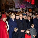 Bei den Feierlichkeiten Sainte Dévot​e 2020 in Monte-Carlo zeigen sich die Zwillinge Jacques und Gabriella nicht nur andächtig, sondern auch überaus stylish. Wohingegen der fünfjährige Jacques von Monaco ganz auf die Farbe Blau setzt und somit im Partnerlook mit seinem Vater Fürst Albert und seiner Mama Fürstin Charlène geht, wählt seine süße Schwester ... 