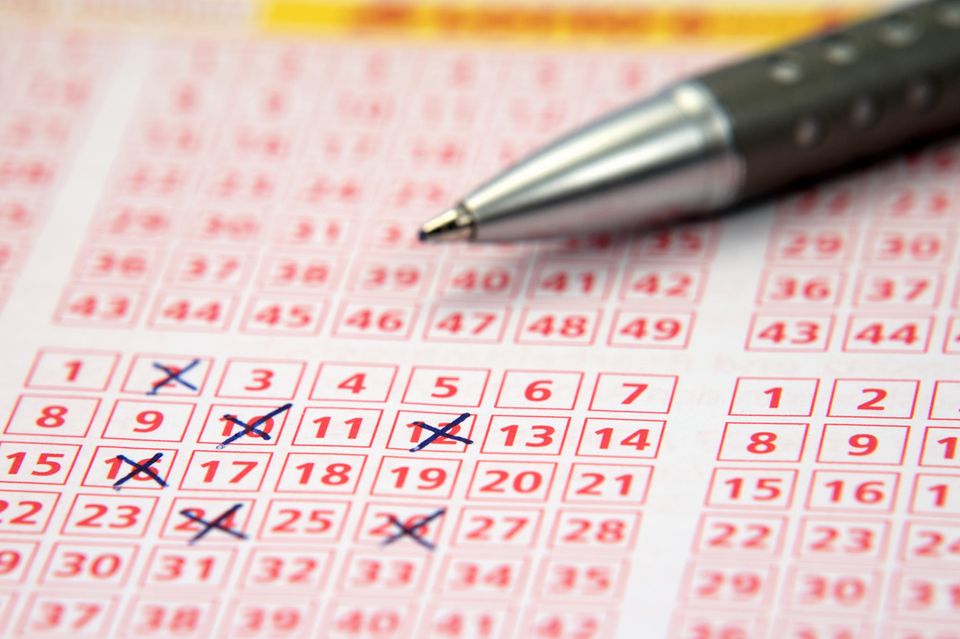 Ein Schein der Samtags-Lotterie beschert australischem Paar den ganz großen Geldsegen (Symbolbild)
