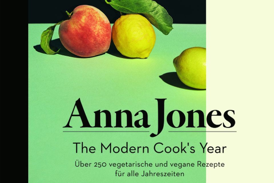 Gourmet: Von den ersten Frühlingstagen über lange Sommerabende bis hin zur kalten Jahreszeit: Die britische Kultköchin Anna Jones zeigt in über 250 köstlichen vegetarischen und veganen Rezepten, wie man das Beste aus saisonalem Obst und Gemüse herausholt. („The Modern Cook’s Year“, Mosaik Verlag, 480 S., 26 Euro) Von den ersten Frühlingstagen über lange Sommerabende bis hin zur kalten Jahreszeit: Die britische Kultköchin Anna Jones zeigt in über 250 köstlichen vegetarischen und veganen Rezepten, wie man das Beste aus saisonalem Obst und Gemüse herausholt. („The Modern Cook’s Year“, Mosaik Verlag, 480 S., 26 Euro)