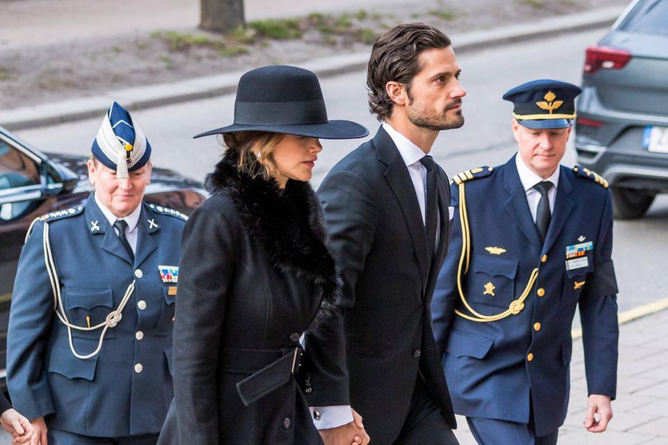 Schwedische Royals: Prinzessin Sofia und Prinz Carl Philip kommen in der Oscarskirche in Stockholm an. Prinzessin Sofia und Prinz Carl Philip