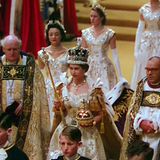 2. Juni 1953  Vor 66 Jahren wurde aus der jungen Elizabeth auch ganz offiziell eine Königin. Nach dem Tod ihres Vaters König Georg VI. im Februar 1952 hatte sie den Thron schon bestiegen, die Krönungsfeierlichkeiten brauchten jedoch Zeit. Diese seltene Farbaufnahme stammt aus der TV-Dokumentation "A Queen Is Crowned", ihre Krönung war schließlich die allererste, die im Fernsehen übertragen wurde.  Aber beginnen wir von vorne ...