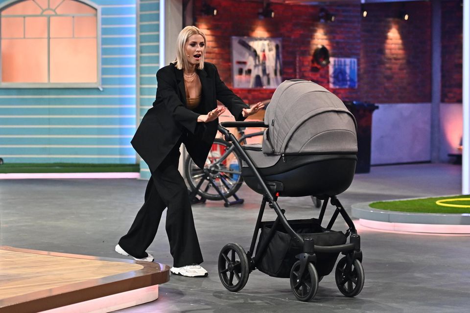 Lena Gercke: Mit Kinderwagen unterwegs - aber wo ist ihr ...