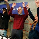 Prinz William jubelt beim Tischfußball