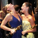 2016: So sieht Freude aus!  Brie Larson und Alicia Vikander sind die ausgezeichneten Schauspielerinnen der 88. Verleihung der Academy Awards. Und gemeinsam freuen sich beiden noch mehr.