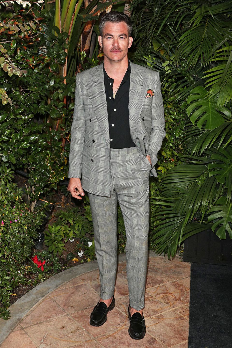 Chris Pine zeigt sich beim Chanel-Dinner ganz lässig.