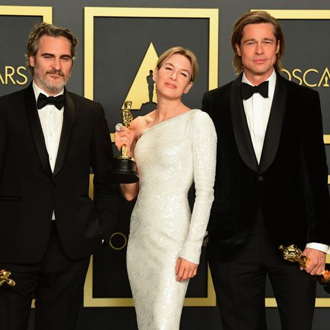 Joaquin Phoenix, Renée Zellweger und Brad Pitt freuen sich über ihre Oscars.