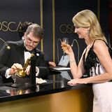 Laura Dern lässt ihren Oscar gravieren