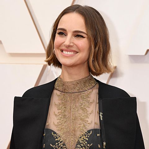 Natalie Portman setzt mit ihrem Mantel bei den Oscars 202o ein politisches Statement
