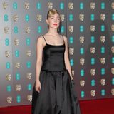 Saiorse Ronan trugt bei den BAFTAs ein schlichtes Kleid von Gucci…