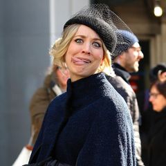Kaley Cuoco zieht eine Grimasse