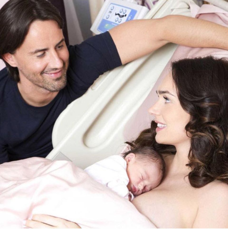 Zudem teilt Tamara Ecclestone zum Valentinstag ein süßes Erinnerungsfoto von der Geburt ihrer Tochter Sophia, die ihr Liebesglück mit Ehemann Jay Rutland vollendete.