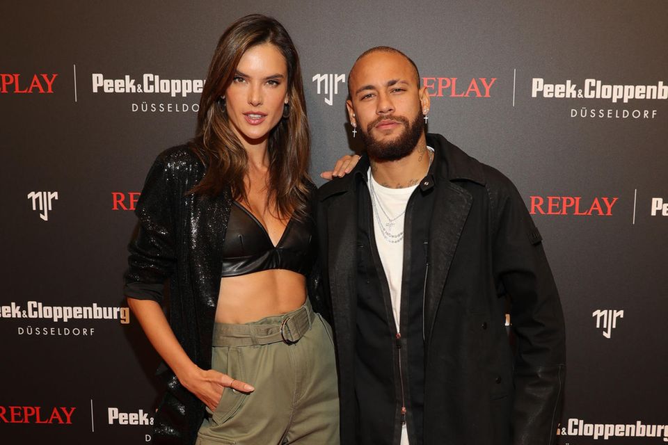 Auch Alessandra Ambrosio war vor Ort um ihren Landsmann Neymar Jr bei seinem Launch zu unterstützen. 