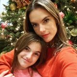 Töchterchen Anja ist ein süßes Mini-Me von Model-Mama Alessandra Ambrosio. 