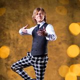 John Kelly  Ob er mit seiner Schwester Maite Kelly gleichzieht, die 2011 die vierte Staffel von "Let's Dance" gewonnen hat, wird sich zeigen. Tanzshow-Erfahrung und Erfolg hat John schon gesammelt, im letzten Jahr machte er den zweiten Platz bei "Dancing on Ice".