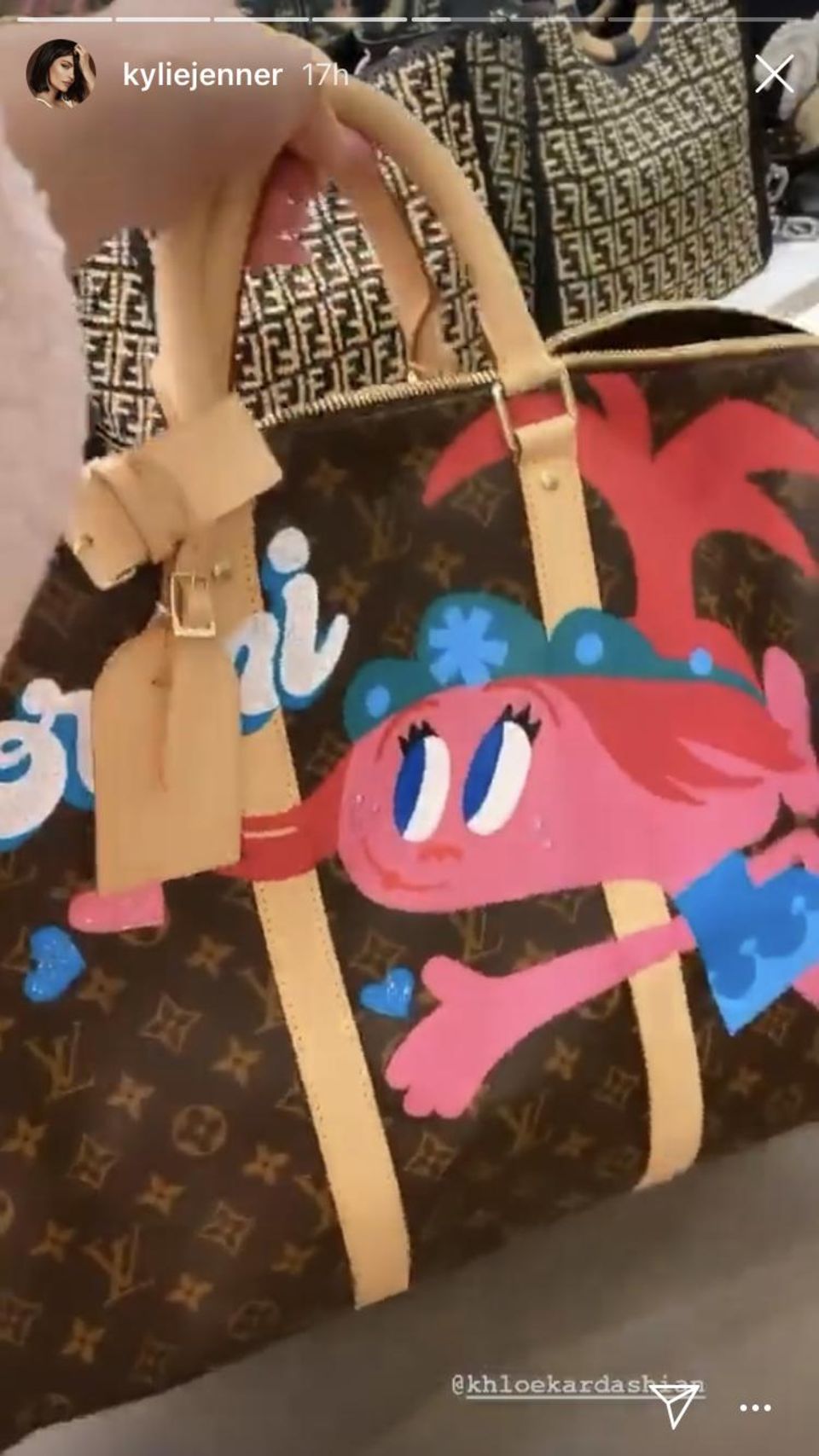 Kylie Jenner: Stormis Louis Vuitton-Sonderanfertigung mit "Trolls"-Motiv Stormis Louis Vuitton-Sonderanfertigung mit "Trolls"-Motiv