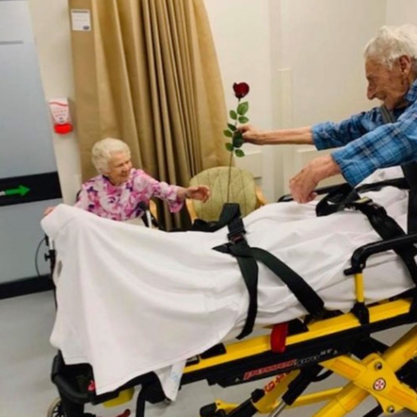 Valentinstag 104 Jahriger Uberrascht Seine Freundin Im Krankenhaus Gala De