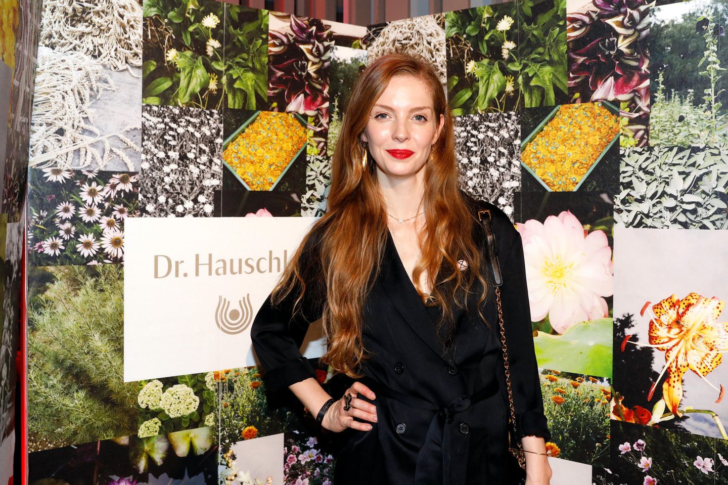 Pheline Roggan am Stand von Dr. Hauschka