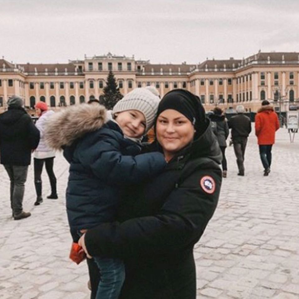 Mia de Vries mit Sohn Levi
