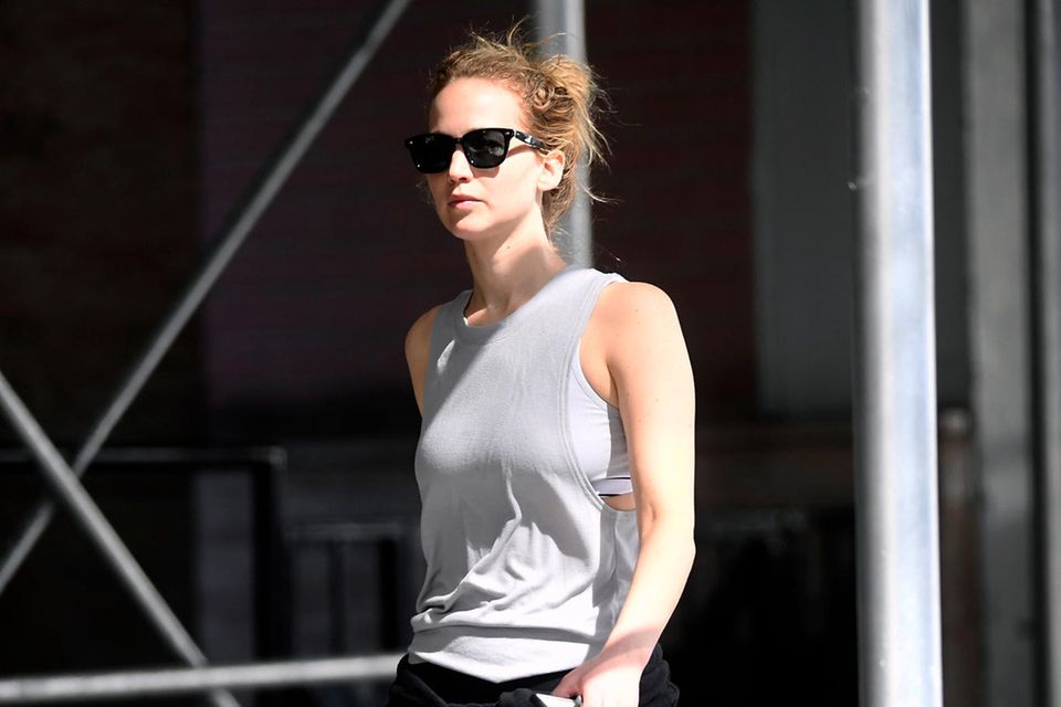 Stoffwechsel anregen: Jennifer Lawrence auf dem Weg in ein New Yorker Gym Jennifer Lawrence auf dem Weg in ein New Yorker Gym