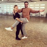 Mal was Neues: Profitänzerin Alona Uehlin hat ihren Tanzpartner Sükrü Pehivan fest im Griff. 