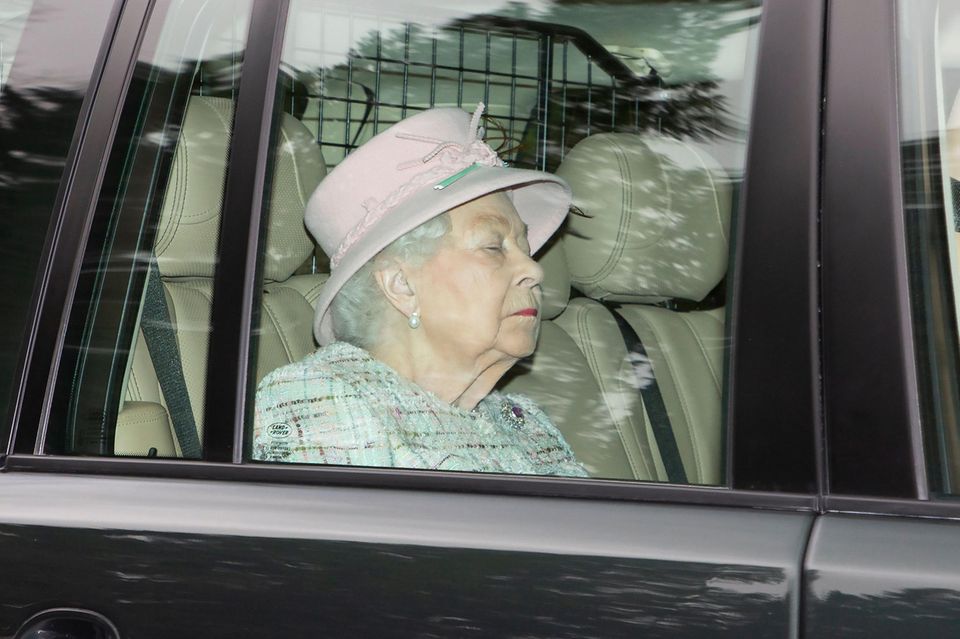 Queen Elizabeth am 23. Februar auf dem Weg zum Gottesdienst in Windsor.