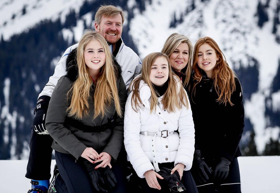 Willem-Alexander, Máxima + Töchter beim Wintershooting