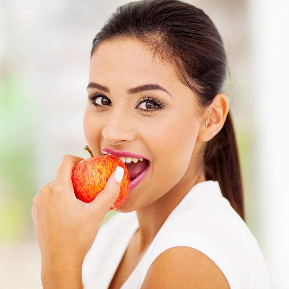 Äpfel sind gesund und lecker.