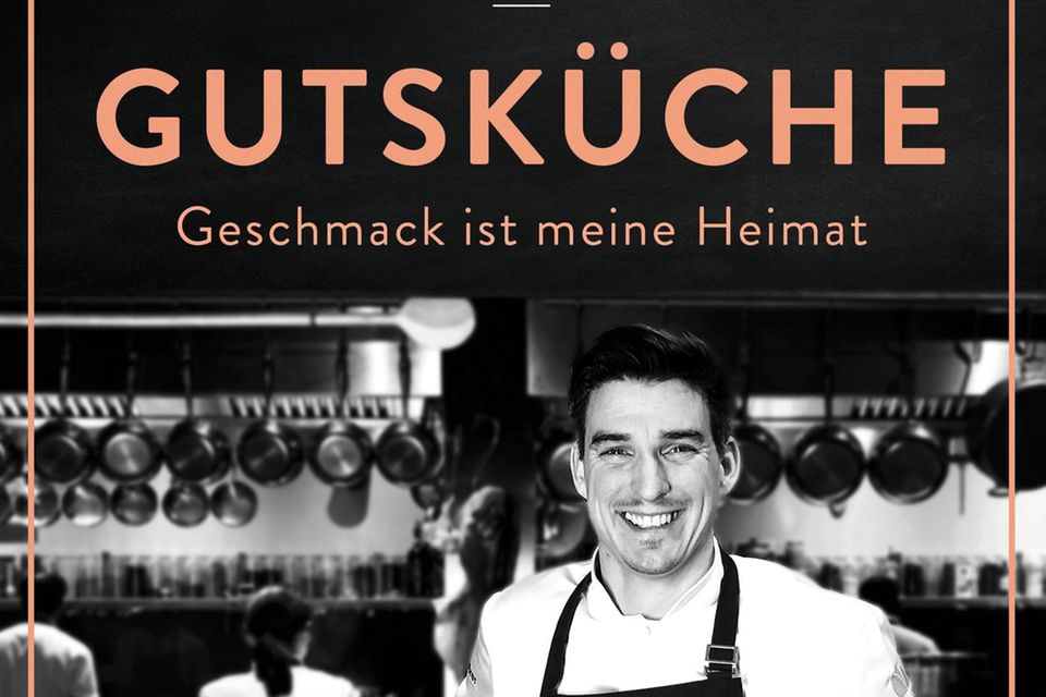 Gourmet: Vom Spargelsalat bis zur Maronensuppe präsentiert Küchenchef Matthias Gfrörer vom Gut Wulksfelde die besten Rezepte seines Restaurants "Gutsküche". Neben regionalen Produkten setzt er dabei auf saisonale Ausrichtung. ("Gutsküche - Geschmack ist meine Heimat", Südwest Verlag, 240 S., 32 Euro) Vom Spargelsalat bis zur Maronensuppe präsentiert Küchenchef Matthias Gfrörer vom Gut Wulksfelde die besten Rezepte seines Restaurants "Gutsküche". Neben regionalen Produkten setzt er dabei auf saisonale Ausrichtung. ("Gutsküche - Geschmack ist meine Heimat", Südwest Verlag, 240 S., 32 Euro)
