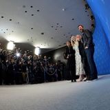 Hollywood aus der Froschperspektive: Salma Hayek, Elle Fanning, Regisseurin Sally Potter und Javier Bardem stellen bei der Berlinale ihren neuen Film "A Road Not Taken" vor.