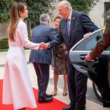 Königin Rania im Izeta-Kleid