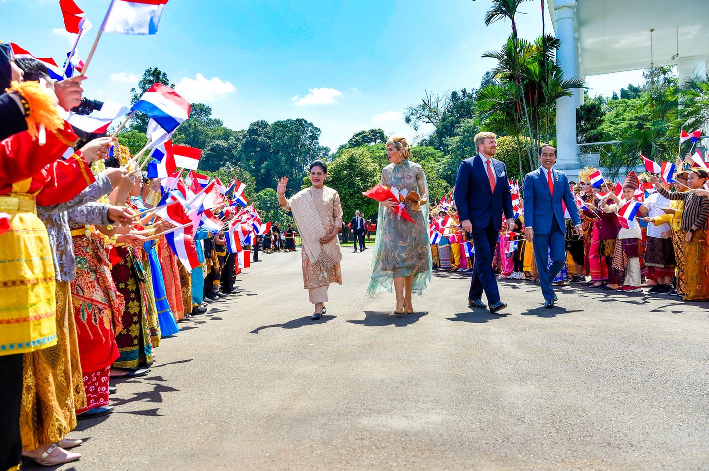 10. März 2020  Am offiziellen ersten Tag wird das Königspaar dann von Indonesiens Präsident Joko Widodo und seiner Frau Iriana im Präsidentenpalast empfangen.