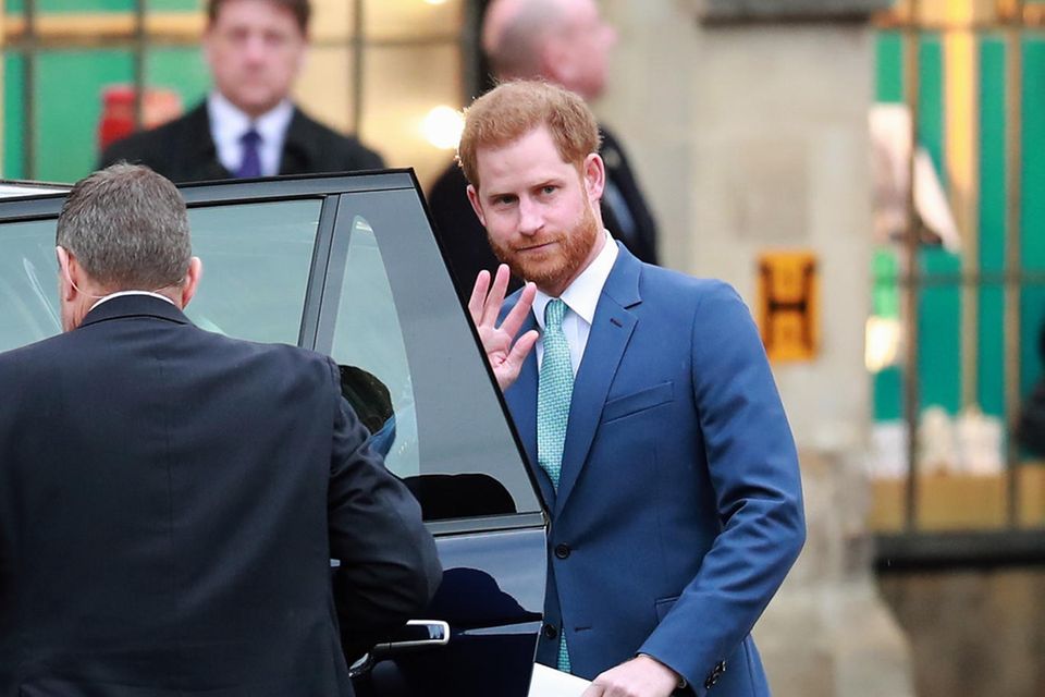 Royal-News über Prinz Harry: 9. März 2020, Lonodon Das letzte Mal Winken nach einem offiziellen Termin mit der Familie: Harry verabschiedet sich nach dem Commonwealth-Day-Gottesdienst in der Westminster Abbey von Fotografen und Fans. Bis zum amtlichen Vollzug des Megxit sind es noch 23 Tage. Ei Lächeln will ihm nicht gelingen. 9. März 2020, Lonodon Das letzte Mal Winken nach einem offiziellen Termin mit der Familie: Harry verabschiedet sich nach dem Commonwealth-Day-Gottesdienst in der Westminster Abbey von Fotografen und Fans. Bis zum amtlichen Vollzug des Megxit sind es noch 23 Tage. Ei Lächeln will ihm nicht gelingen.