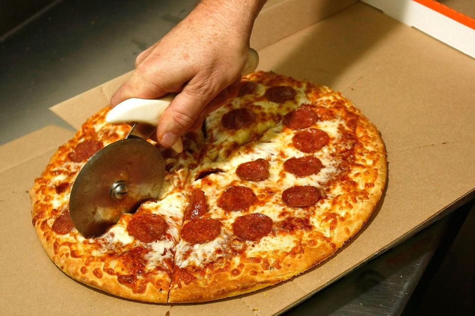 Ein Polizist besorgte Pizza für sich und eine Obdachlose. (Symbolbild)
