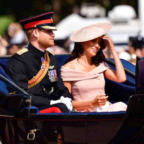 Prinz Harry und Herzogin Meghan bei einer Kutschfahrt anlässlich Trooping the Colour 2018.