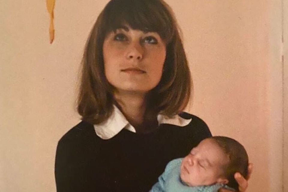 Herzogin Catherine + Carole Middleton: Carole Middleton 1982 mit ihrer kleinen Tochter Catherine. Carole Middleton 1982 mit ihrer kleinen Tochter Catherine.