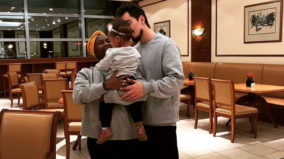 Motsi Mabuse: Motsi Mabuse, Evgenij Voznyuk mit ihrer Tochter Motsi Mabuse, Evgenij Voznyuk mit ihrer Tochter