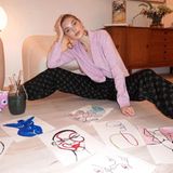 Das schwedische Model Elsa Hosk lässt ihrer künstlerischen Ader freien Lauf. In der Quarantäne hat sie endlich mal wieder Zeit zu malen.